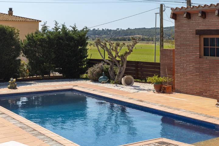Casa de vacaciones para 6 personas, con terraza y jardín - 1