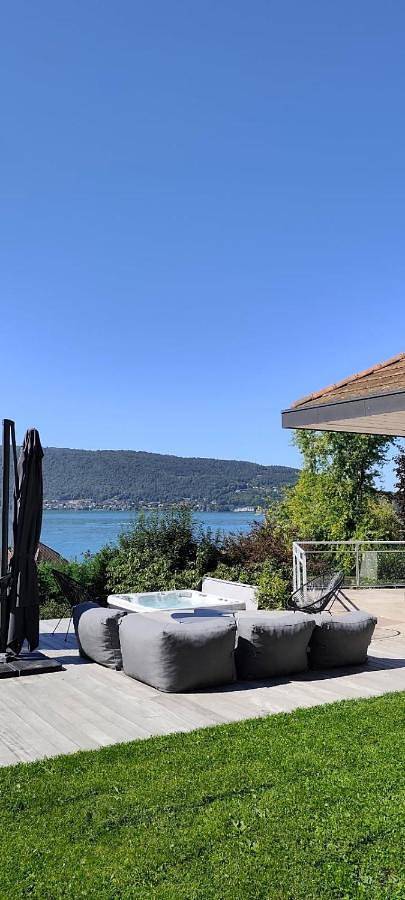 Villa pour 8 personnes, avec Balcon et Terrasse ainsi que Jardin et Piscine à Veyrier-du-Lac - 4