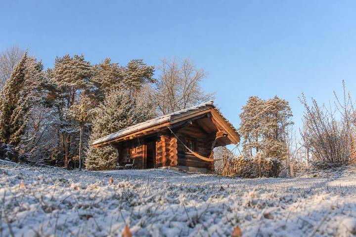 Camping für 2 Personen, mit Terrasse und Whirlpool sowie Garten und Pool in Romandie