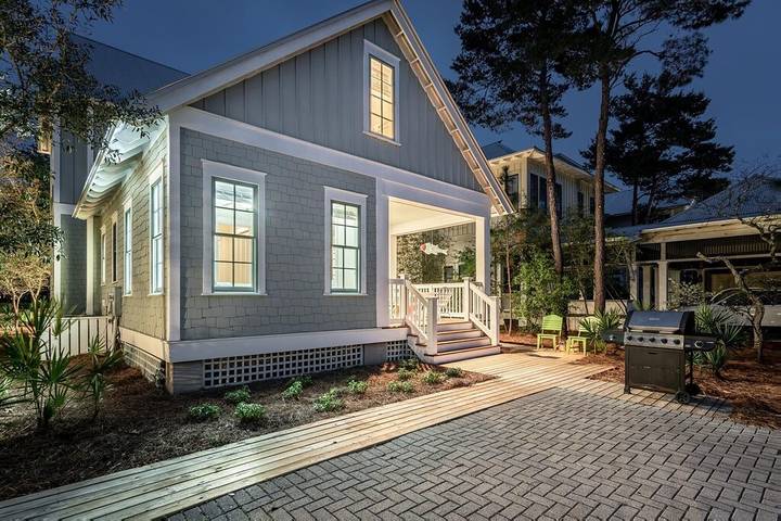 Vacation house for 10 people, with balcony and pool in Seaside