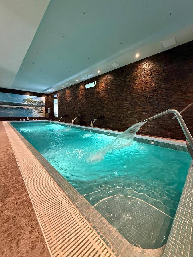 Chalet para 15 personas, con piscina además de jardín y vistas, Se admiten mascotas en Tierra de Badajoz