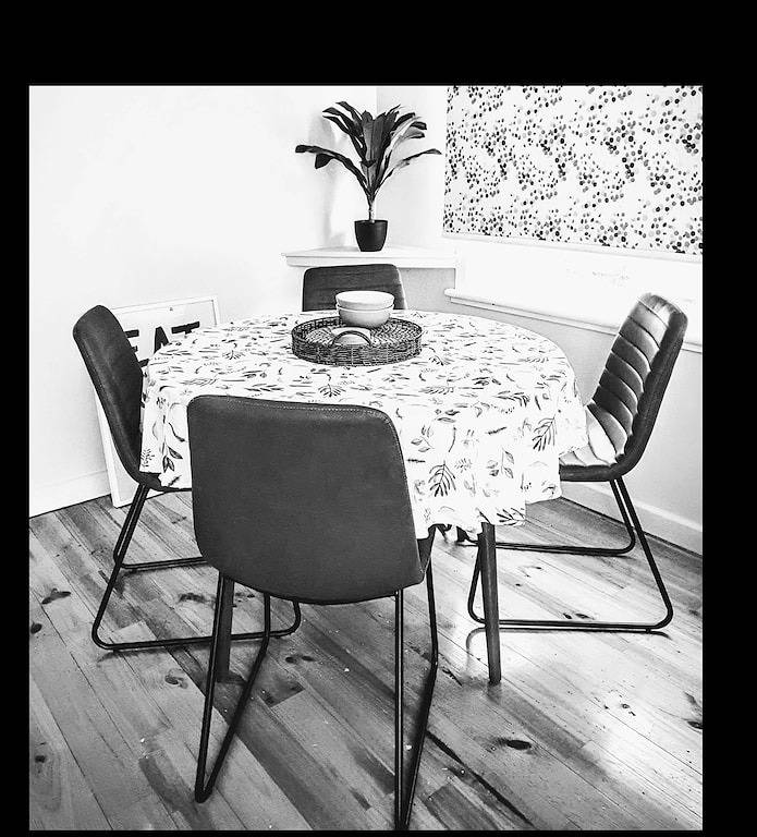 Cosy Mid-Century home, Central, Off Street Parking and Fur Baby Friendly in Newington (Ballarat), Ballarat