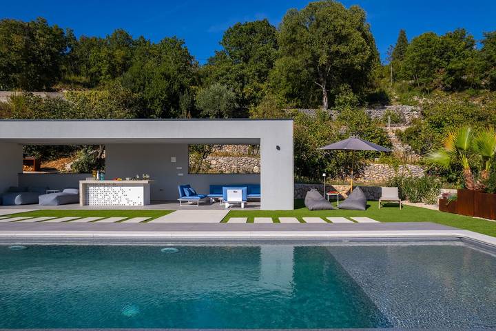 Villa for 12 personer, Balkong / Terrasse og Hage i tillegg til Badebasseng og Sauna i Kroatia