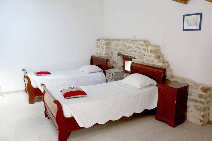 Gîte pour 6 personnes, avec jacuzzi et terrasse à Hérépian - 4