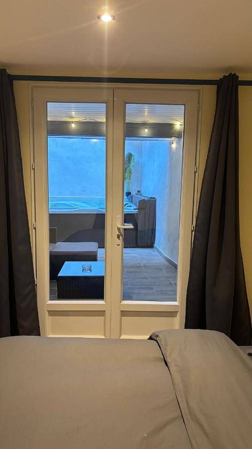 Appartement entier, Two-Bedroom Apartment in Tournus, Région de Mâcon
