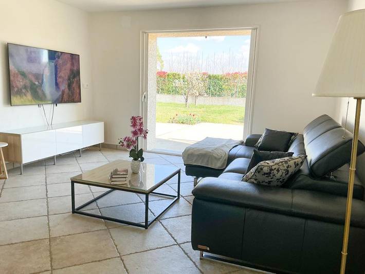 Location de vacances pour 7 personnes, avec jardin à Genas - 2