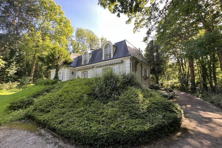 Gîte pour 13 personnes, avec Jacuzzi ainsi que Terrasse et Jardin