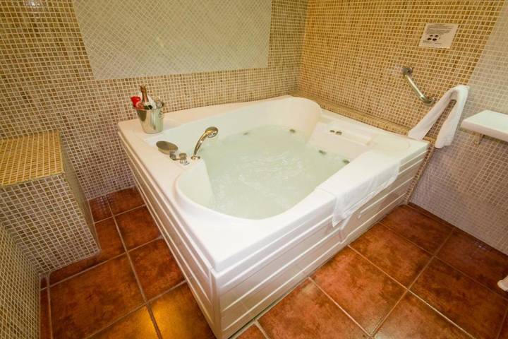 Gîte pour 2 personnes, avec jardin et jacuzzi à Alcalá de Guadaíra - 3