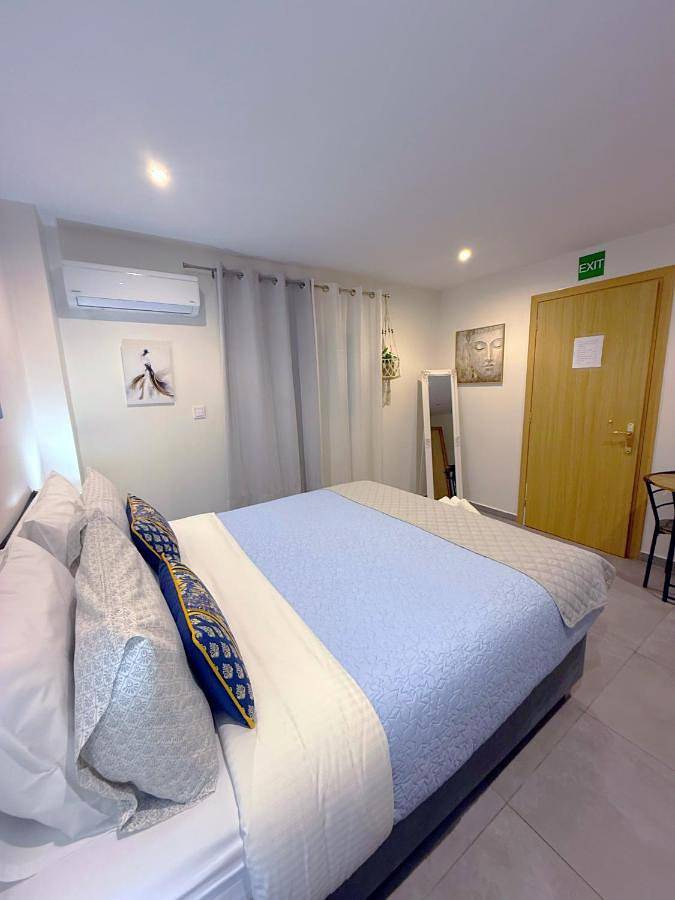 Double or Twin Room with Private Bathroom in Artemi, Côte est de la région de l'Attique