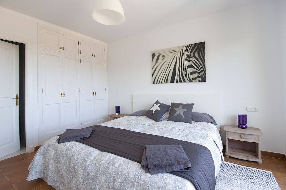 Villa de 3 chambres avec piscine privée et vue imprenable sur mer à 5 minutes de la plage. Wifi in Arenal d'en Castell, Es Mercadal