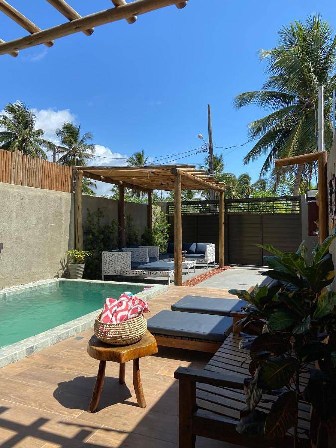 Casas e apartamentos de temporada para 9 pessoas, com terraço e vista e ainda piscina em Porto da Rua