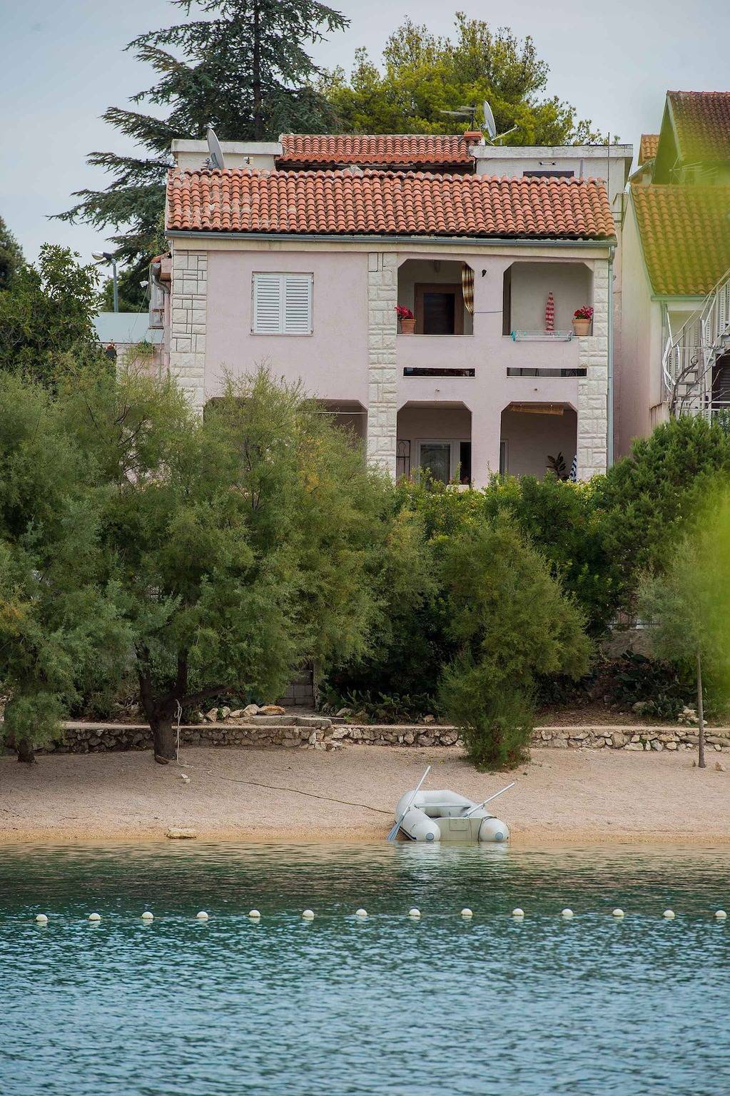 Apartamento vacacional entero, Apartamento vacacional 10 m de la playa  in Grebastica, Condado de Šibenik-Knin