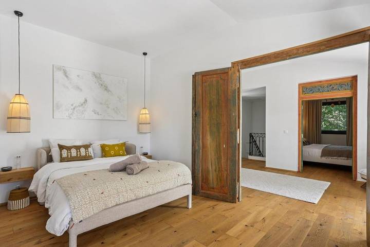 Location de vacances pour 10 personnes, avec vue ainsi que piscine et balcon à Saint-Marc-Jaumegarde - 3