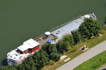 Péniche pour 8 personnes, avec terrasse dans le Doubs