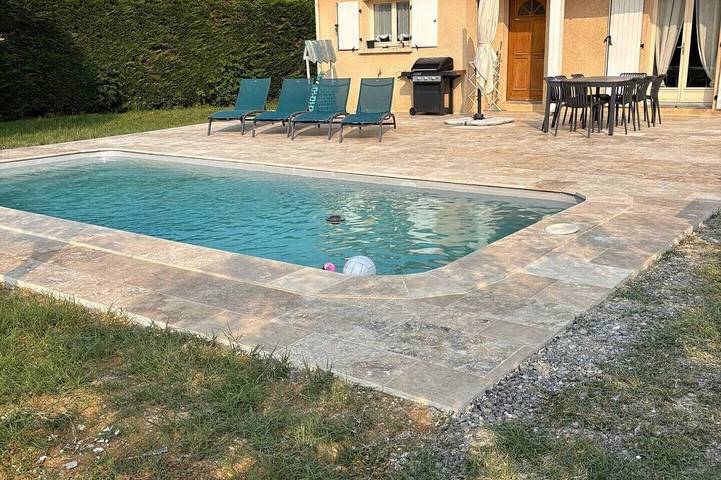 Location de vacances pour 6 personnes, avec Terrasse et Jardin à Pradons