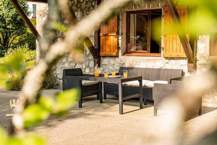 Gîte pour 4 personnes, avec vue ainsi que terrasse et jardin, animaux acceptés à Saint-Pierre-d'Entremont