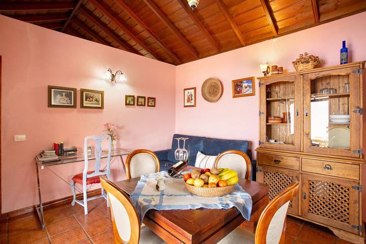 Holiday Home 'La Roquina' with Sea View, Wi-Fi and Air Conditioning in Tijarafe, La Palma South