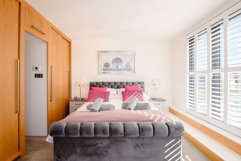 4 Bed in Lymington in Milford-on-Sea, New Forest