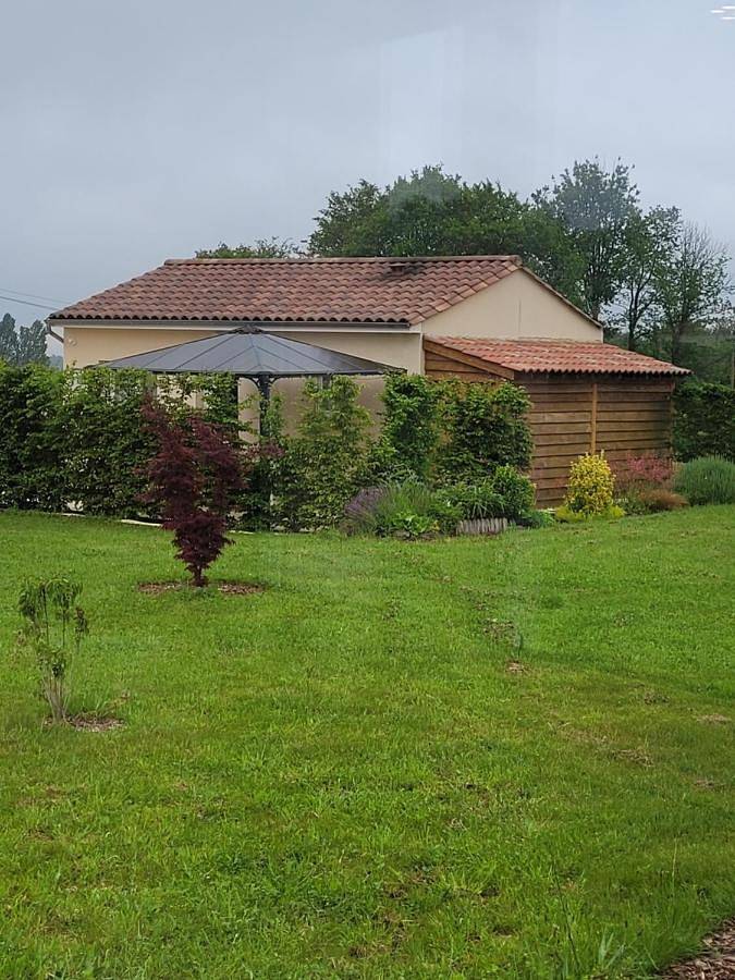 Maison de vacances pour 4 personnes, avec jardin ainsi que vue et piscine, animaux acceptés