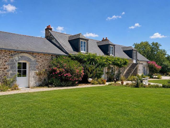 Location de vacances pour 12 personnes, avec jardin et piscine à Rochefort-sur-Loire - 4