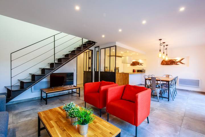 Location de vacances pour 8 personnes, avec Terrasse et Jardin dans Kerhostin