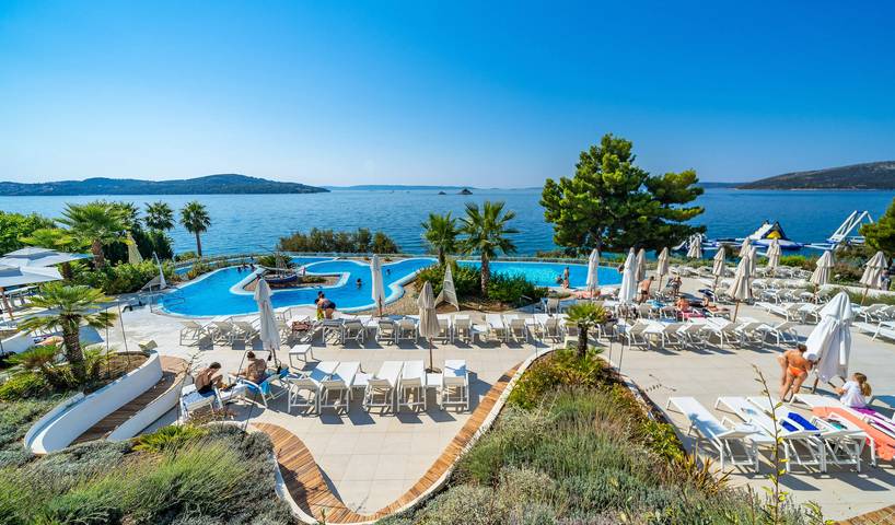 Bungalow für 4 Personen, mit Terrasse und Pool, mit Haustier in Dalmatien - 2