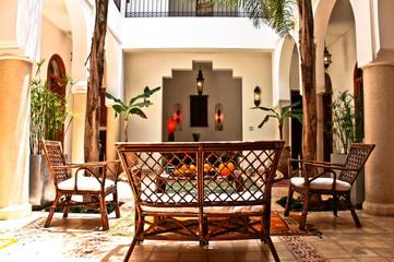 Riad pour 3 personnes, avec terrasse et vue ainsi que sauna et piscine dans Ajarif