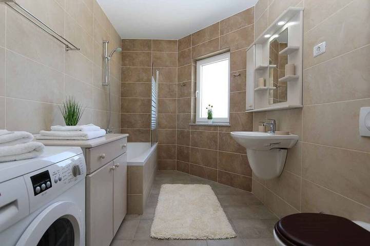 Ganze Wohnung, Ferienwohnung mit Klimaanlage und seitlichem Meerblick in Soline, Krk