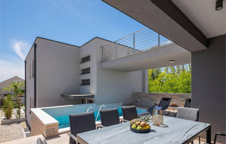 Ferienhaus für 14 Personen, mit Sauna in Privlaka