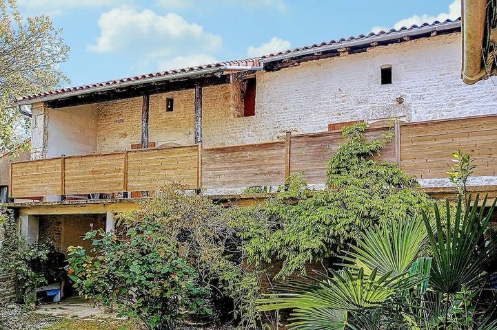 Location de vacances pour 6 personnes, avec terrasse, animaux acceptés à Mouton (homonymie)
