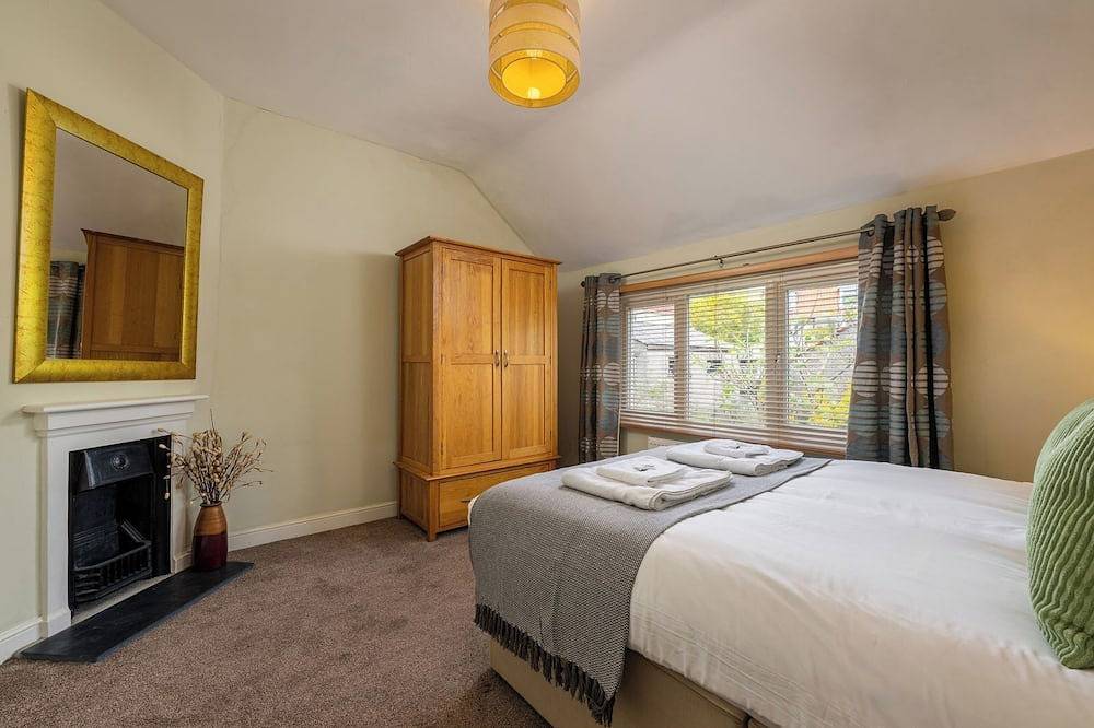 Stylish Truro Retreat | Sleeps 5 | With parking in Truro, Cornouailles