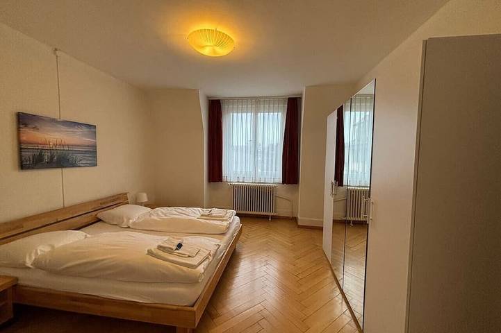 Ganze Wohnung, Spacious 2-bedroom near lake in Zürich 38 Wollishofen, Zürich