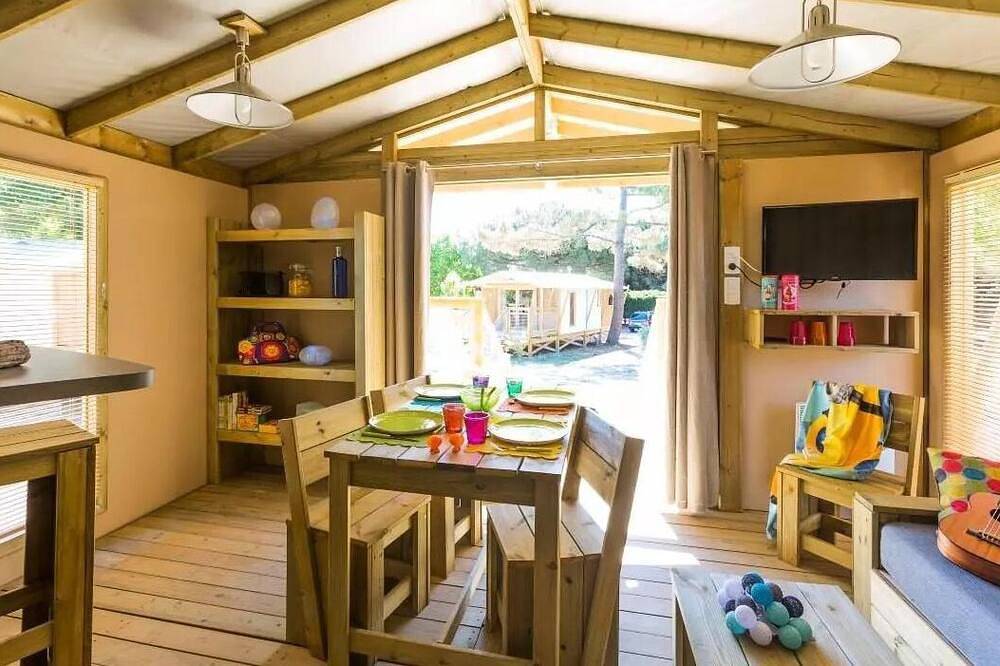 Flower Camping Les Paludiers **** - Sweetflower on pilingis Premium 43m2 (2 bedrooms) including terrace 11m2 + Tv + sheets and towels 5 people in Batz-sur-Mer, Côte d'Amour