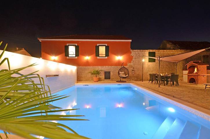 Ferienhaus für 6 Personen, mit Pool und Terrasse sowie Ausblick
