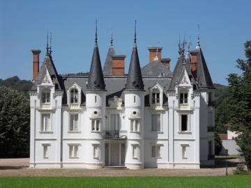 Chambre d’hôte pour 2 personnes, avec piscine et jardin ainsi que vue et terrasse à Noailly