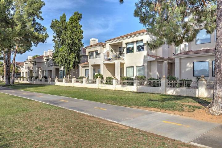Vacation rental for 5 people, with pool and balcony in McCormick Ranch