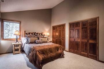 Vacation House for 21 Guests in Larimer County, Picture 3