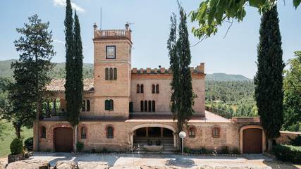 Casa rural para 14 personas, con terraza y jardín, Se admiten mascotas en Castellnou de Bages