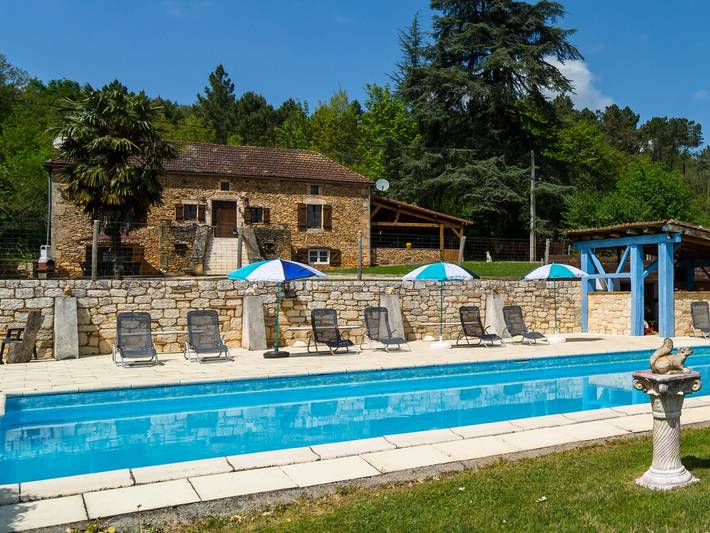 Location de vacances pour 12 personnes, avec Terrasse et Piscine à Blanquefort-sur-Briolance