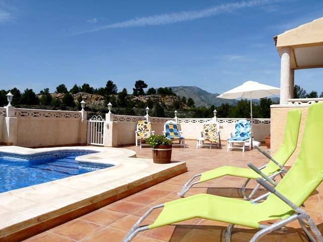 Chalet para 6 personas, con jardín además de terraza y piscina en Marina Baja - 2