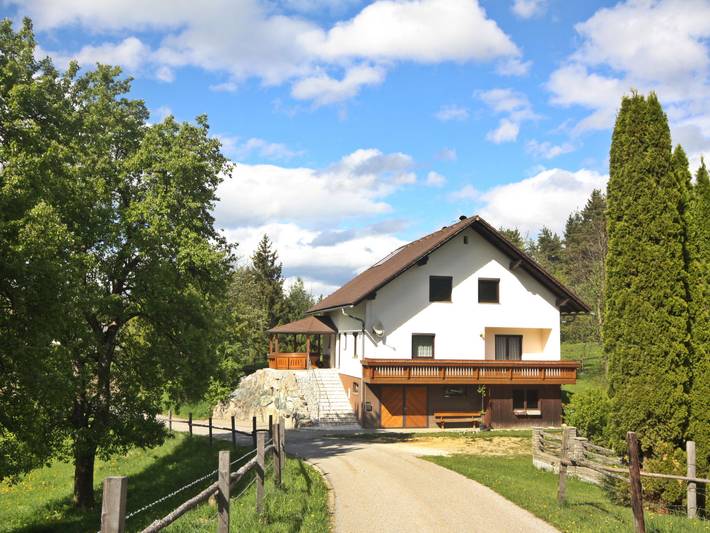 Ferienhaus für 6 Personen, mit Balkon und Terrasse sowie Garten und Ausblick in Klagenfurt-Land
