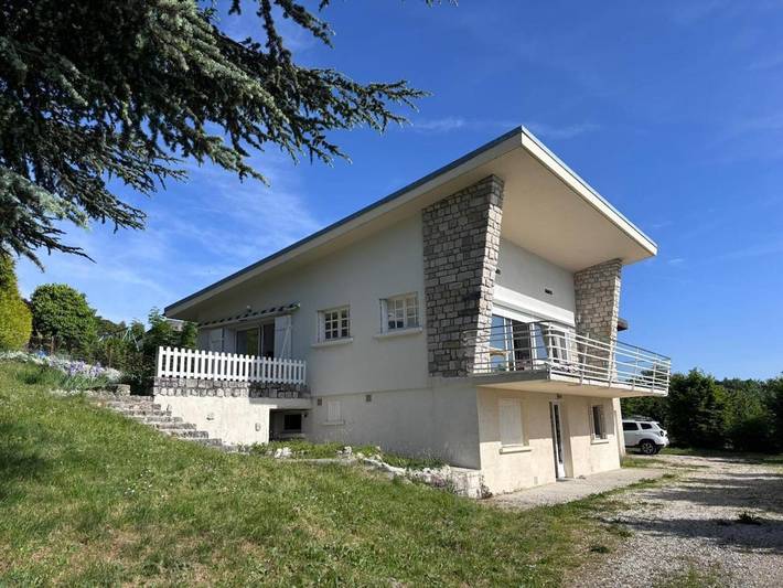Location de vacances pour 10 personnes, avec vue et jardin à Saint-Nizier-du-Moucherotte