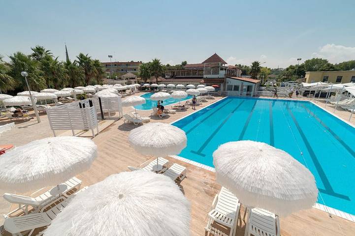 Camping für 4 Personen, mit Garten und Pool - 1