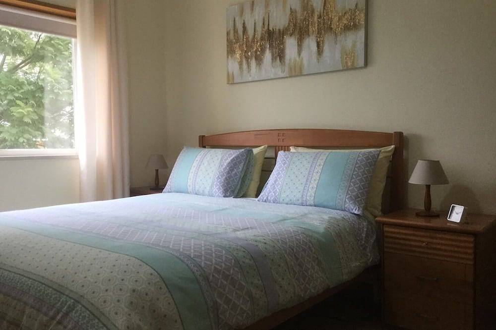Entire apartment, 2Bed  2 Bathroom 0Ne With Walk In Shower.Balcony Overlooking Pool And  Sea View. in Alvor, Faro District