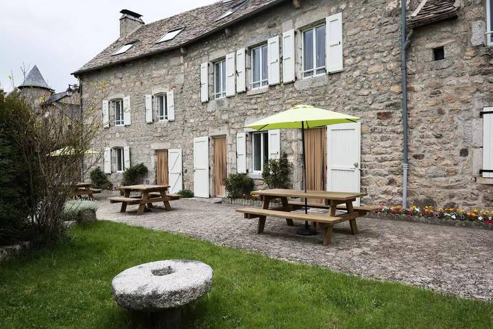 Gîte pour 5 personnes, avec terrasse et piscine