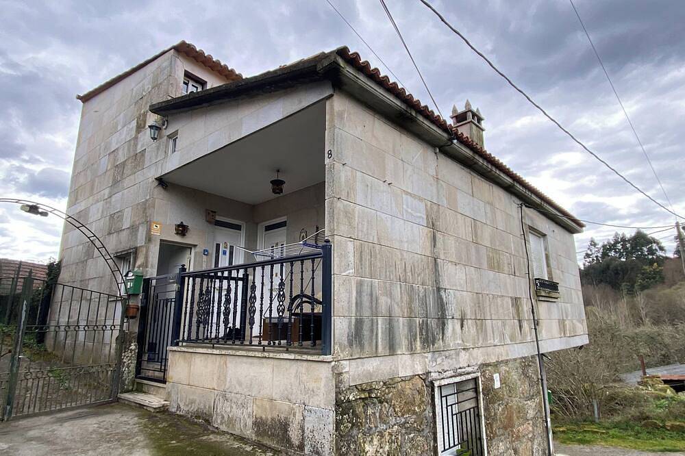 Entire apartment, Casa Milucho: In The Depths Of Galicia in O Carballiño, Ourense Region