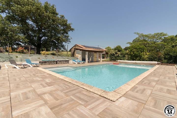 Gîte pour 6 personnes, avec Terrasse ainsi que Jardin et Piscine