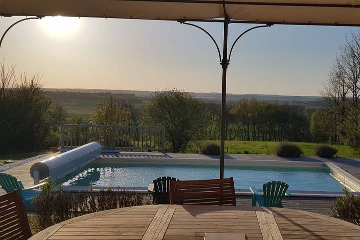 Location de vacances pour 8 personnes, avec terrasse et jardin à Bors-de-Montmoreau