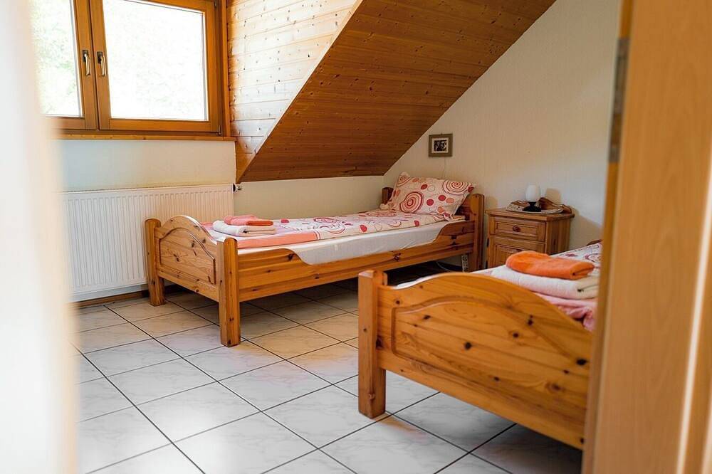 Ganze Wohnung, Ferienwohnung mit Blick ins Grüne – ideal für Familien und Freunde bis 6 Pers. in Oberzent, Odenwaldkreis