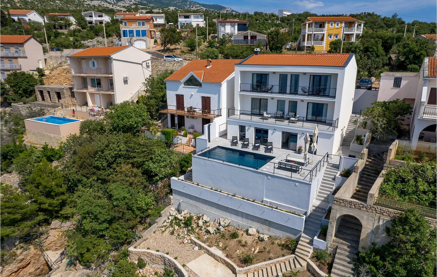 Ferienhaus für 8 Personen mit Pool in Cesarica, Naturpark Velebit